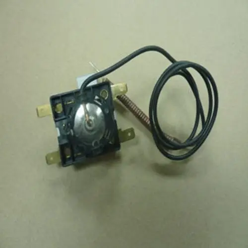 Sicherheitsthermostat von Remeha mit metallischem Gehäuse, Kabel und Anschlussklemmen. Das Gerät ist für Temperaturregelungen konzipiert.